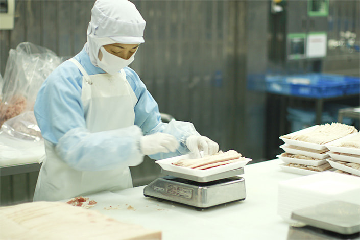 味付け肉の計量・加工・包装